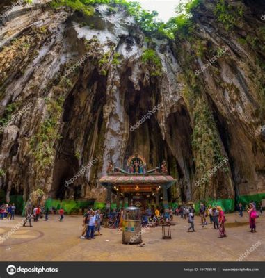 De Tempel van Batu Caves - Een Gedetailleerde Verkenning van Kleuren en Spirituele Energie!